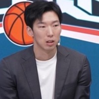 中国男篮是否在走上坡路？周琦：新人涌现让男篮看到希望