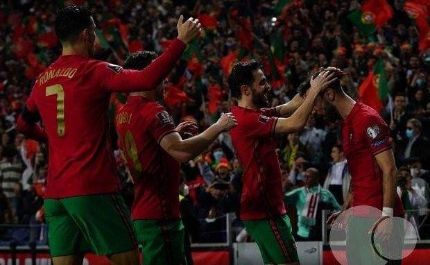 1648590587161045120.jpg 1001-noites-no-tapete-magico-de-pepe-.jpg